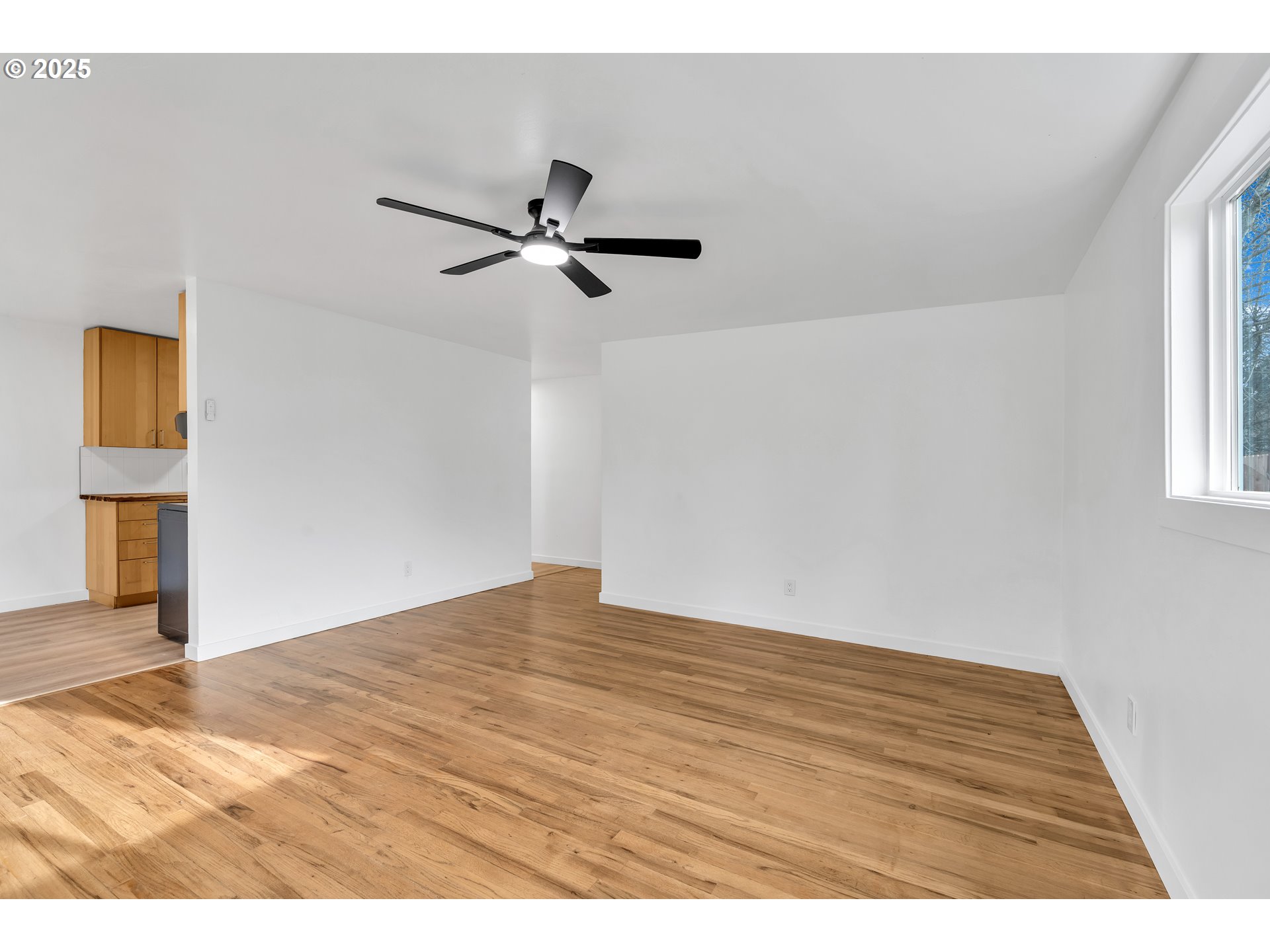 398 21st Street Northeast Salem, OR 97301 - Photo 6 of 34