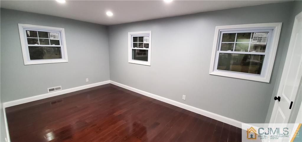 10 Huntington Road Edison, NJ 08820 - Photo 12 of 32 an empty room with windows