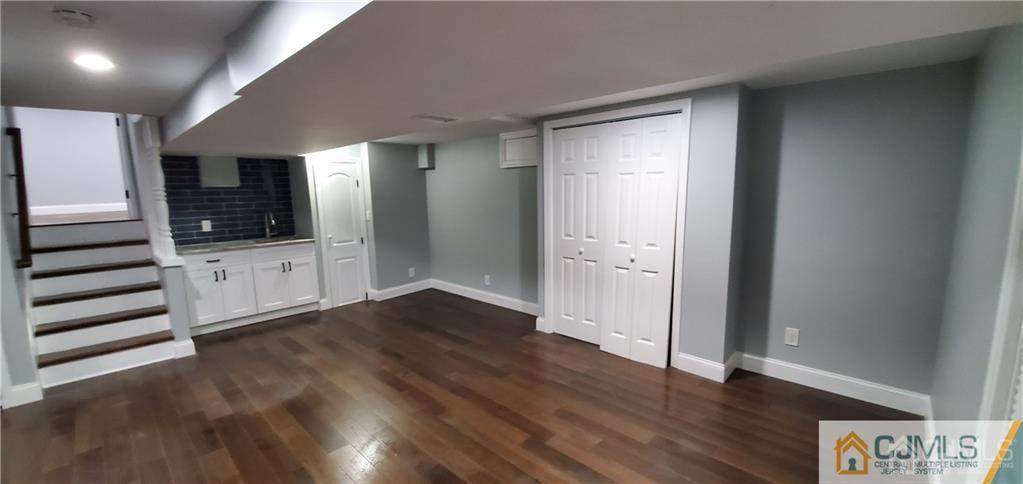 10 Huntington Road Edison, NJ 08820 - Photo 27 of 32 an empty room with wooden floor and white walls