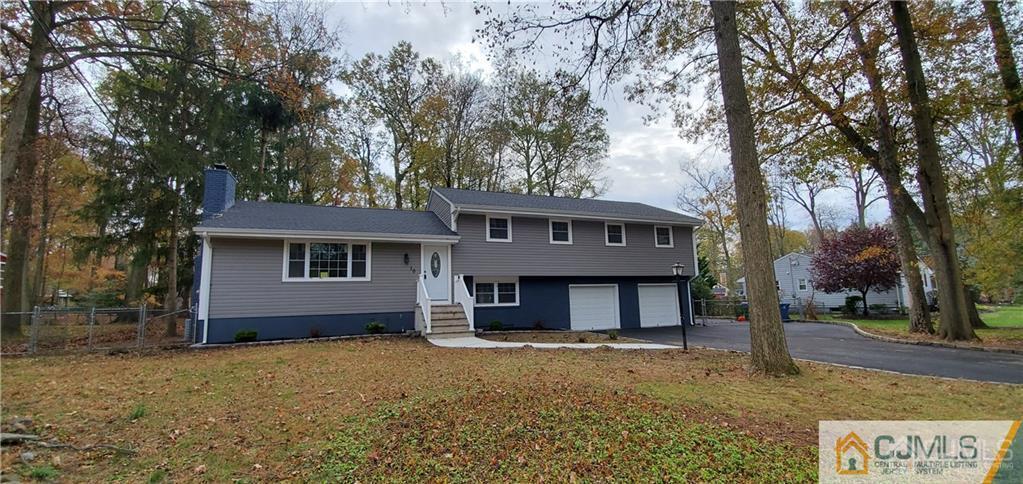 10 Huntington Road Edison, NJ 08820 - Photo 32 of 32 front view of a house with a yard