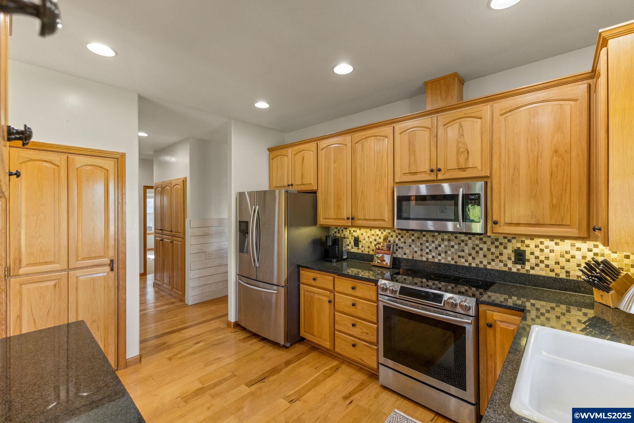 30383 Butte Creek Road Lebanon, OR 97355 - Photo 13 of 37 Gallery Image 13