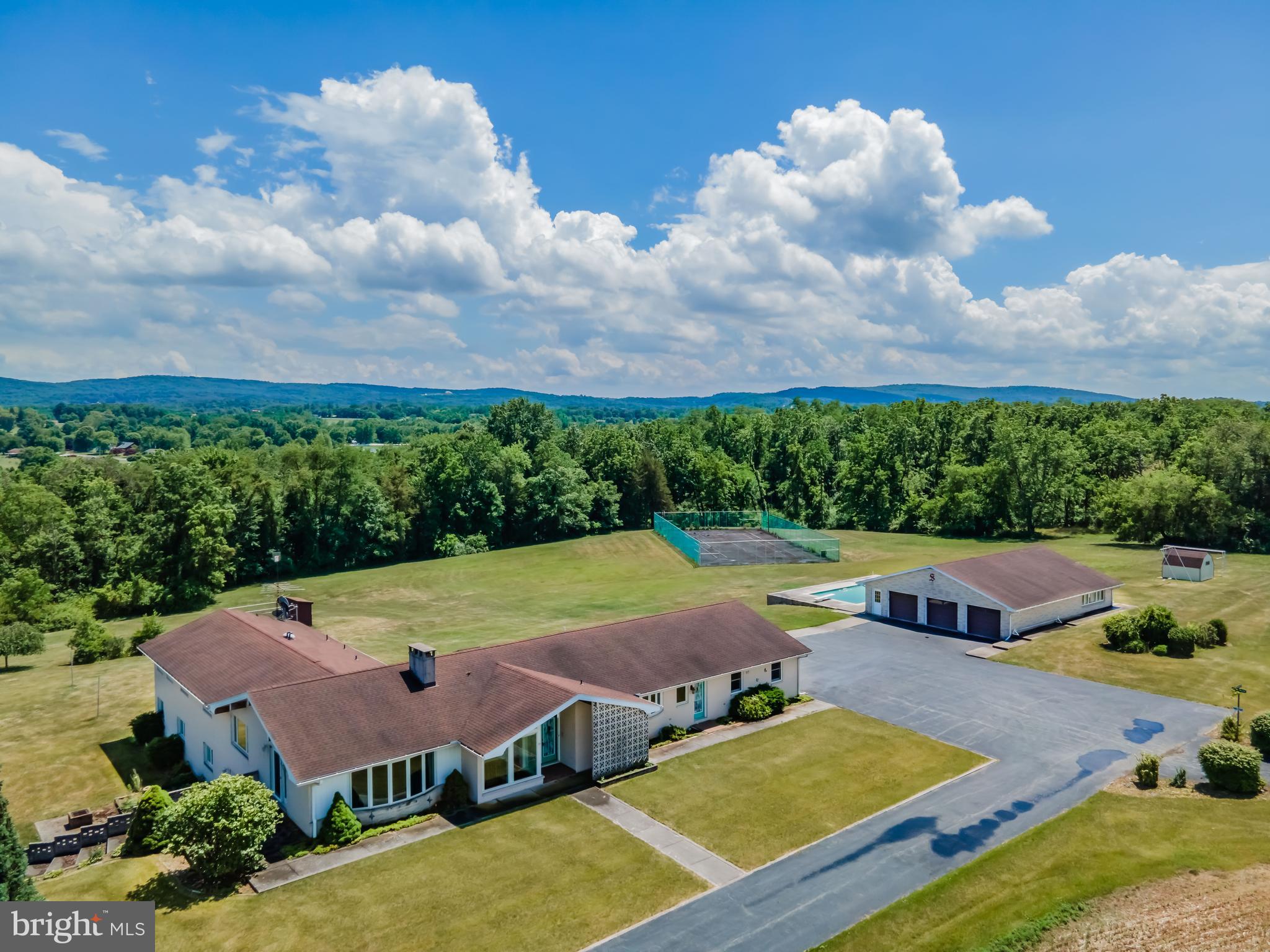 4 Home Road Abbottstown, PA 17301 - Photo 1 of 52 Gallery Image 1