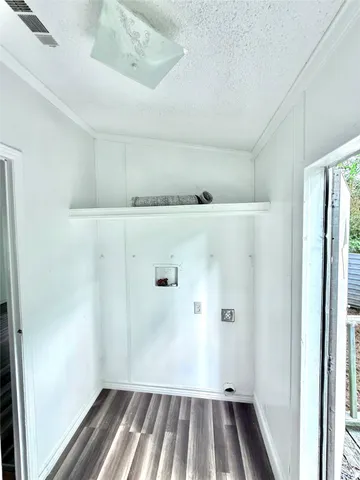 a view of utility room