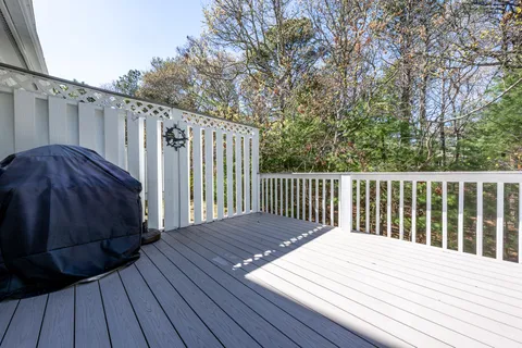 $579,000 | 21 Rolling Green Lane, Mashpee, MA 02649