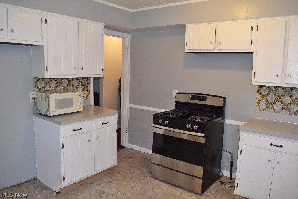 1094 Woodview Road Cleveland, OH 44121 - Photo 5 of 19 Gallery Image 5