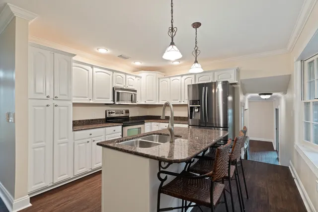 $444,400 | 631 Country Club Avenue Northeast, Fort Walton Beach, FL 32547