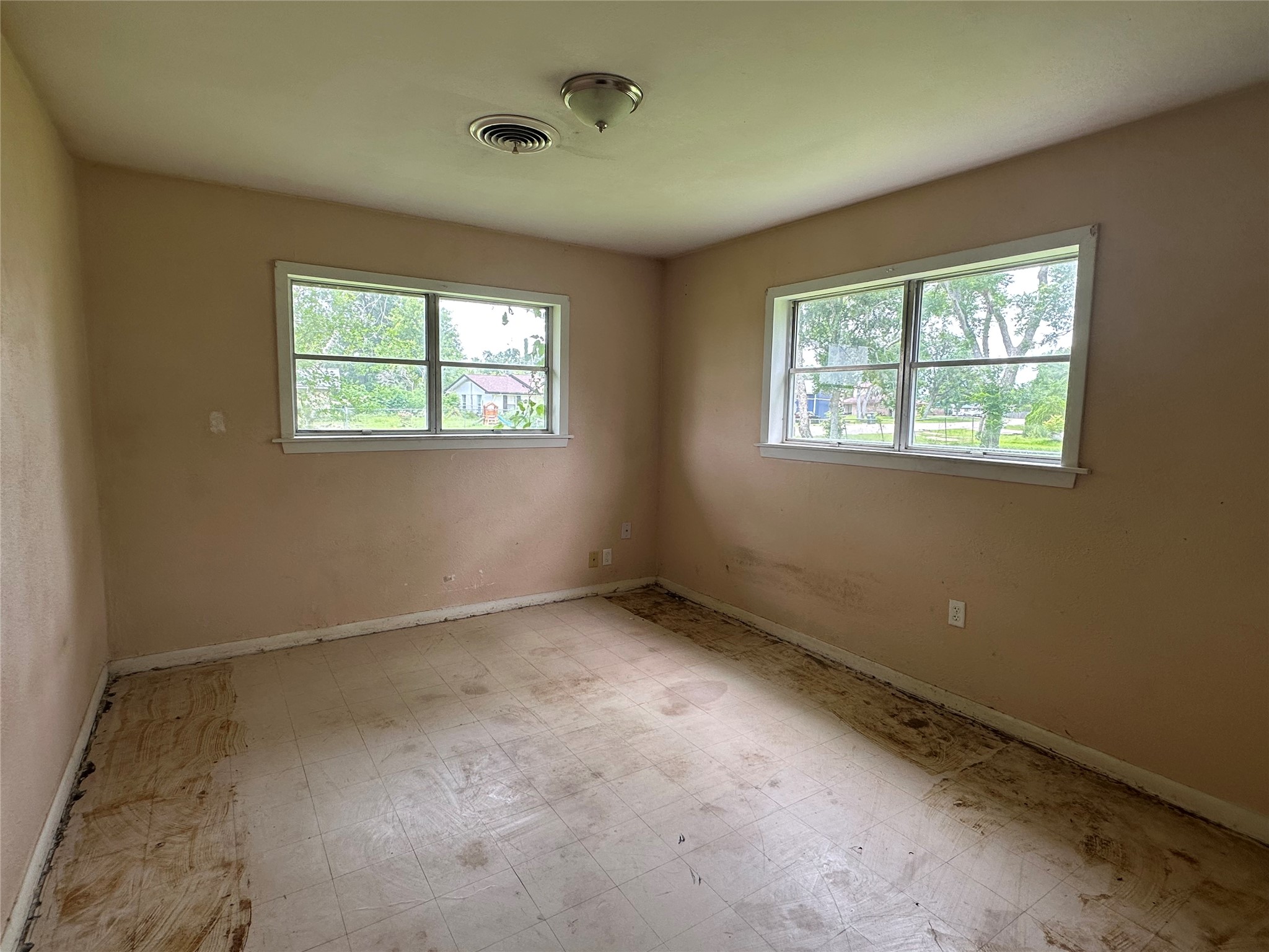 112 Raven Street Clute, TX 77531 - Photo 23 of 33
