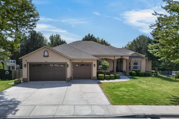 $725,000 | 8805 West 3rd Avenue, Kennewick, WA 99336