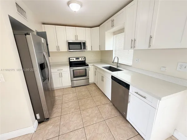 $2,000 | 7505 Kimberly Boulevard, Unit 125, North Lauderdale, FL 33068