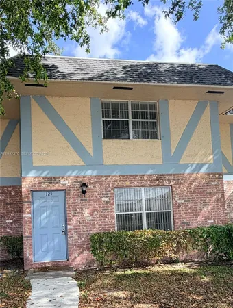 $2,000 | 7505 Kimberly Boulevard, Unit 125, North Lauderdale, FL 33068