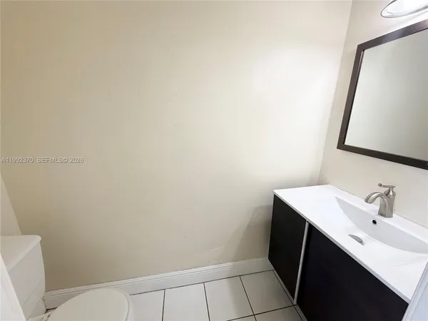 $2,000 | 7505 Kimberly Boulevard, Unit 125, North Lauderdale, FL 33068