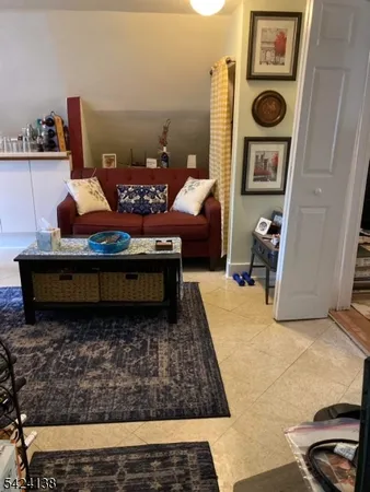 $1,650 | 160 Chestnut Street, Unit 2, Montclair, NJ 07042