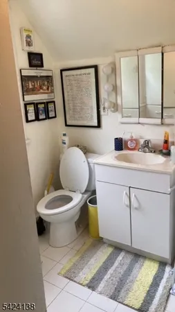 $1,650 | 160 Chestnut Street, Unit 2, Montclair, NJ 07042
