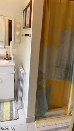 $1,650 | 160 Chestnut Street, Unit 2, Montclair, NJ 07042