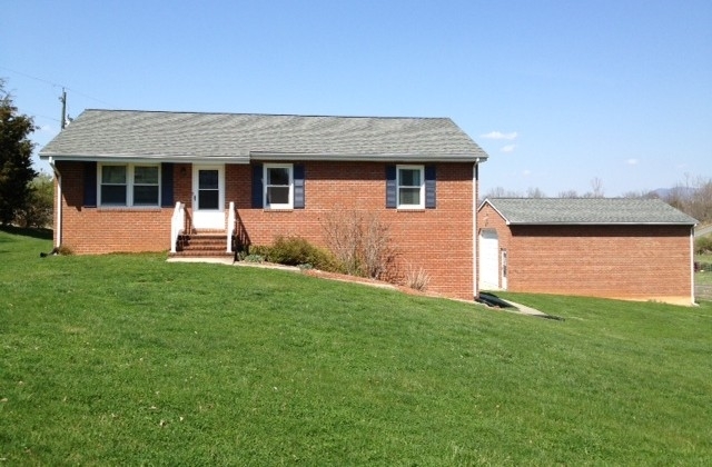 52 Arch Mill Road Fincastle, VA 24090 - Photo 3 of 42 Front of Home w Detached Garage Cropped