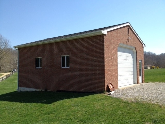 52 Arch Mill Road Fincastle, VA 24090 - Photo 33 of 42 Detached Garage Close Up