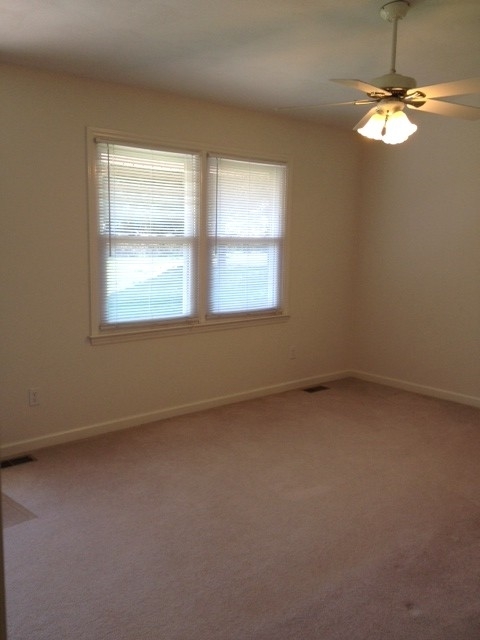 52 Arch Mill Road Fincastle, VA 24090 - Photo 7 of 42 Living Room