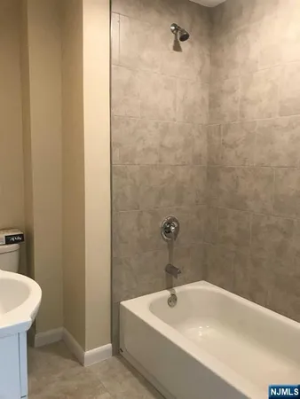 $1,600 | 49 Downing Street, Unit 2, Newark, NJ 07105