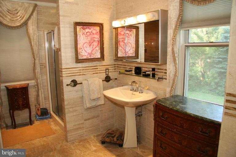 5704 Greenleaf Road Baltimore, MD 21210 - Photo 11 of 23 Master Bath #2