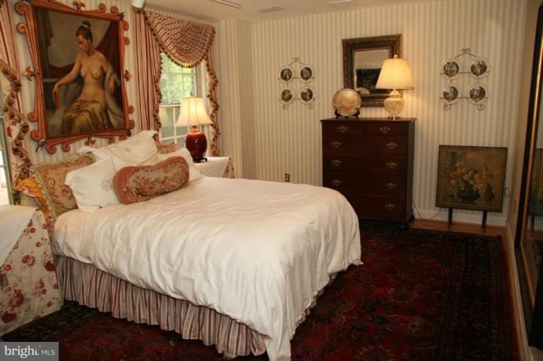 5704 Greenleaf Road Baltimore, MD 21210 - Photo 12 of 23 Master Bedroom