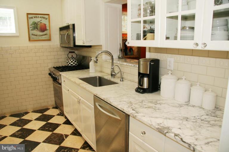 5704 Greenleaf Road Baltimore, MD 21210 - Photo 18 of 23 Kitchen