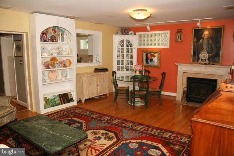 5704 Greenleaf Road Baltimore, MD 21210 - Photo 9 of 23 Kitchen/Family Room