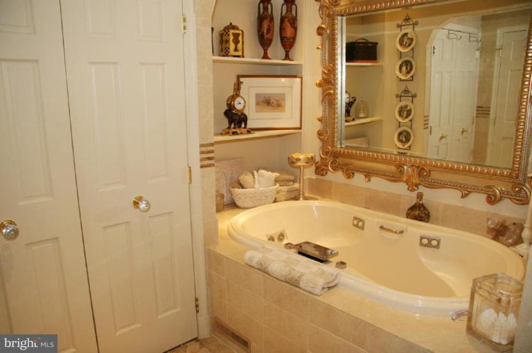5704 Greenleaf Road Baltimore, MD 21210 - Photo 10 of 23 Master Bath