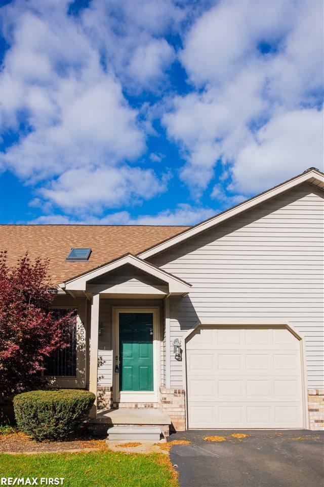 2567 South Commerce Road Wolverine Lake, MI 48390 - Photo 1 of 30