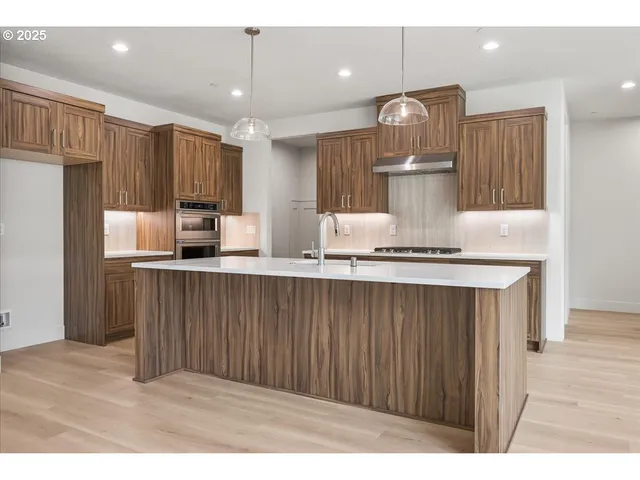 $874,900 | 16807 Northeast 38th Avenue, Vancouver, WA 98686