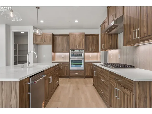 $874,900 | 16807 Northeast 38th Avenue, Vancouver, WA 98686