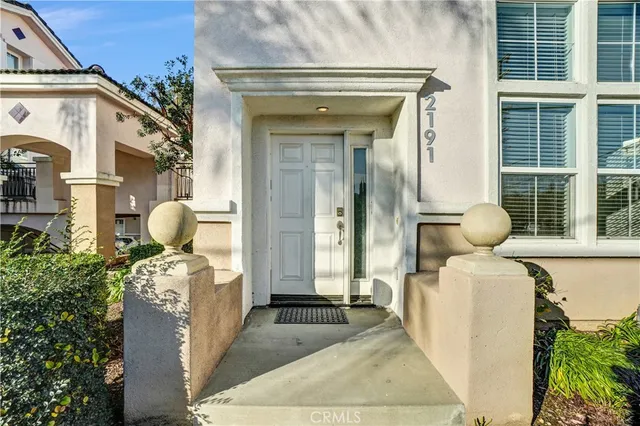 a view of a multi story building