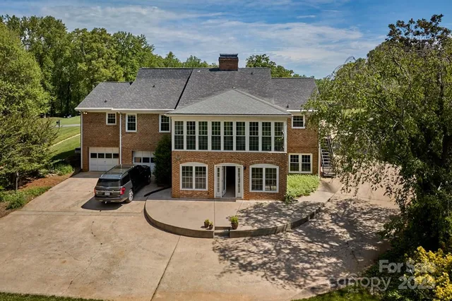 $657,500 | 218 Fairway Drive, Shelby, NC 28150