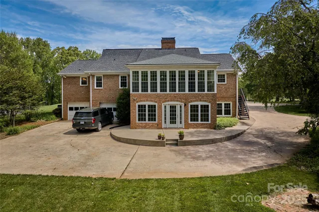 $657,500 | 218 Fairway Drive, Shelby, NC 28150