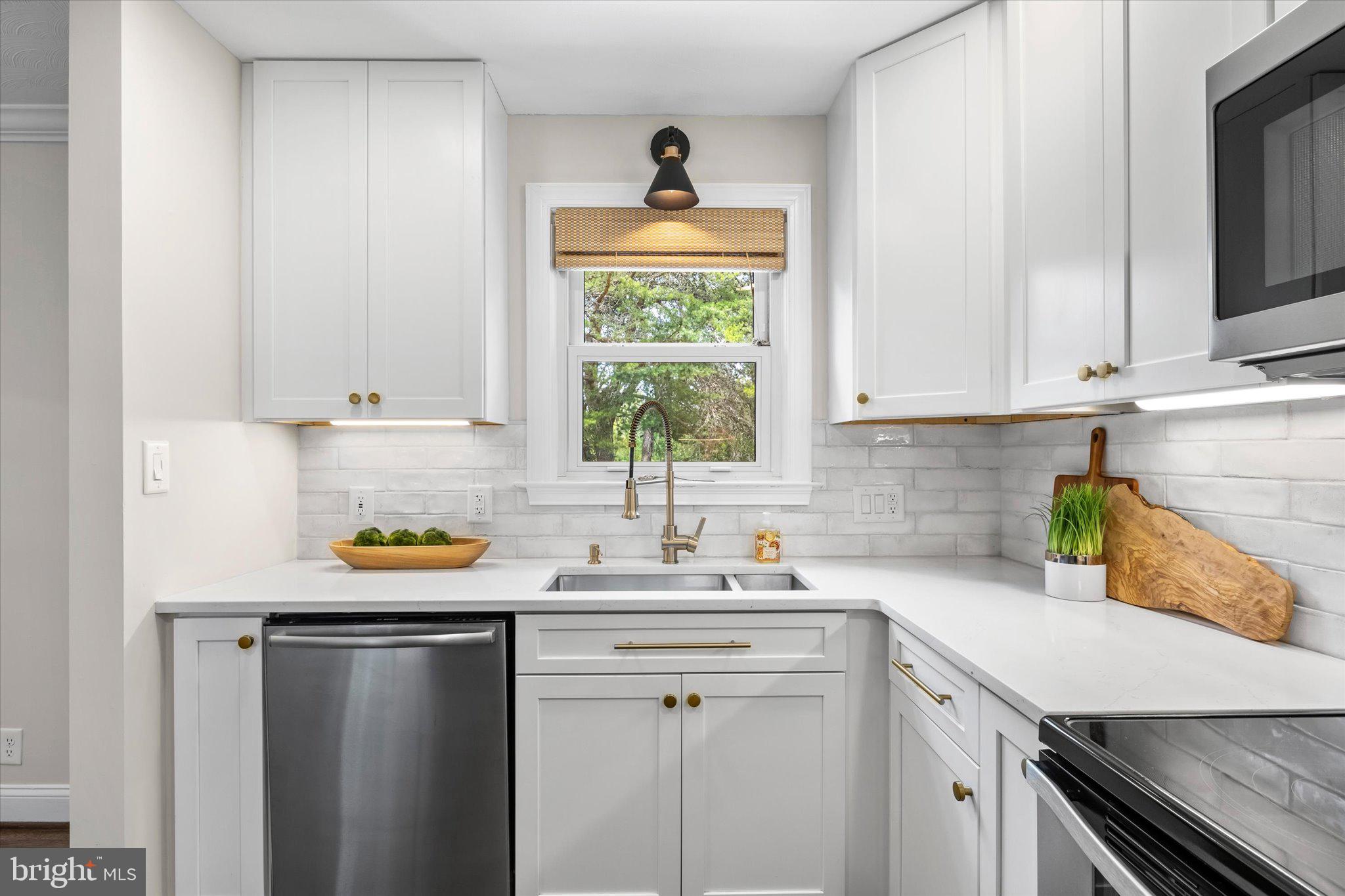 119 Choptank Road Stafford, VA 22556 - Photo 14 of 53 Under cabinet lighting!
