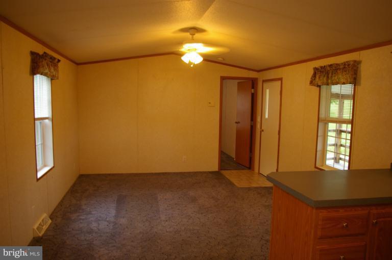 246 Elkridge Road Berkeley Springs, WV 25411 - Photo 8 of 27 Living Room
