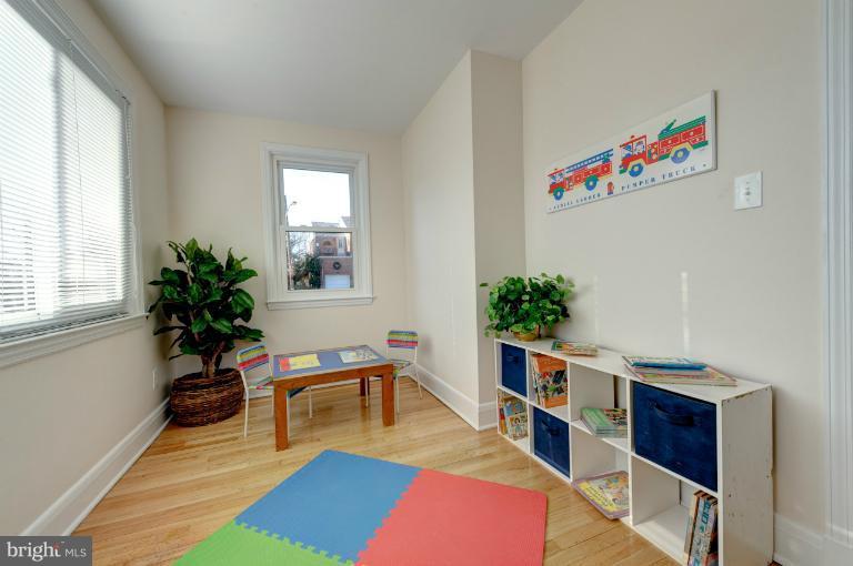 713 Charing Cross Road Baltimore, MD 21229 - Photo 16 of 29 a living room with furniture and a potted plant