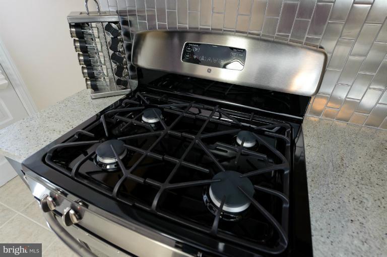 713 Charing Cross Road Baltimore, MD 21229 - Photo 29 of 29 a close up of a stove