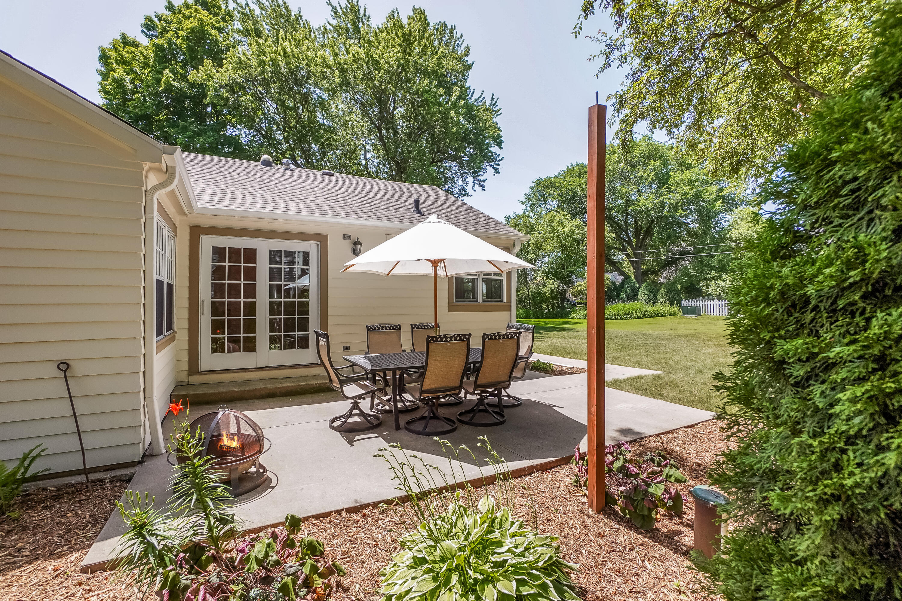 12800 Elmwood Road Elm Grove, WI 53122 - Photo 36 of 41 Patio