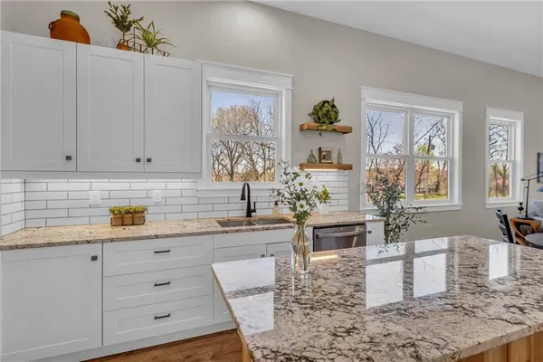 $475,000 | 89 Enchanted Lane, Linn Valley, KS 66040