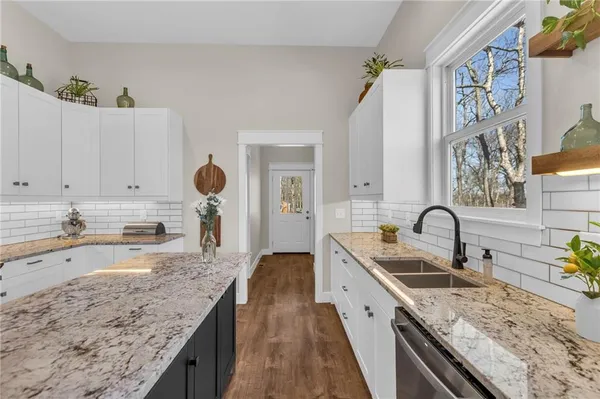 $475,000 | 89 Enchanted Lane, Linn Valley, KS 66040