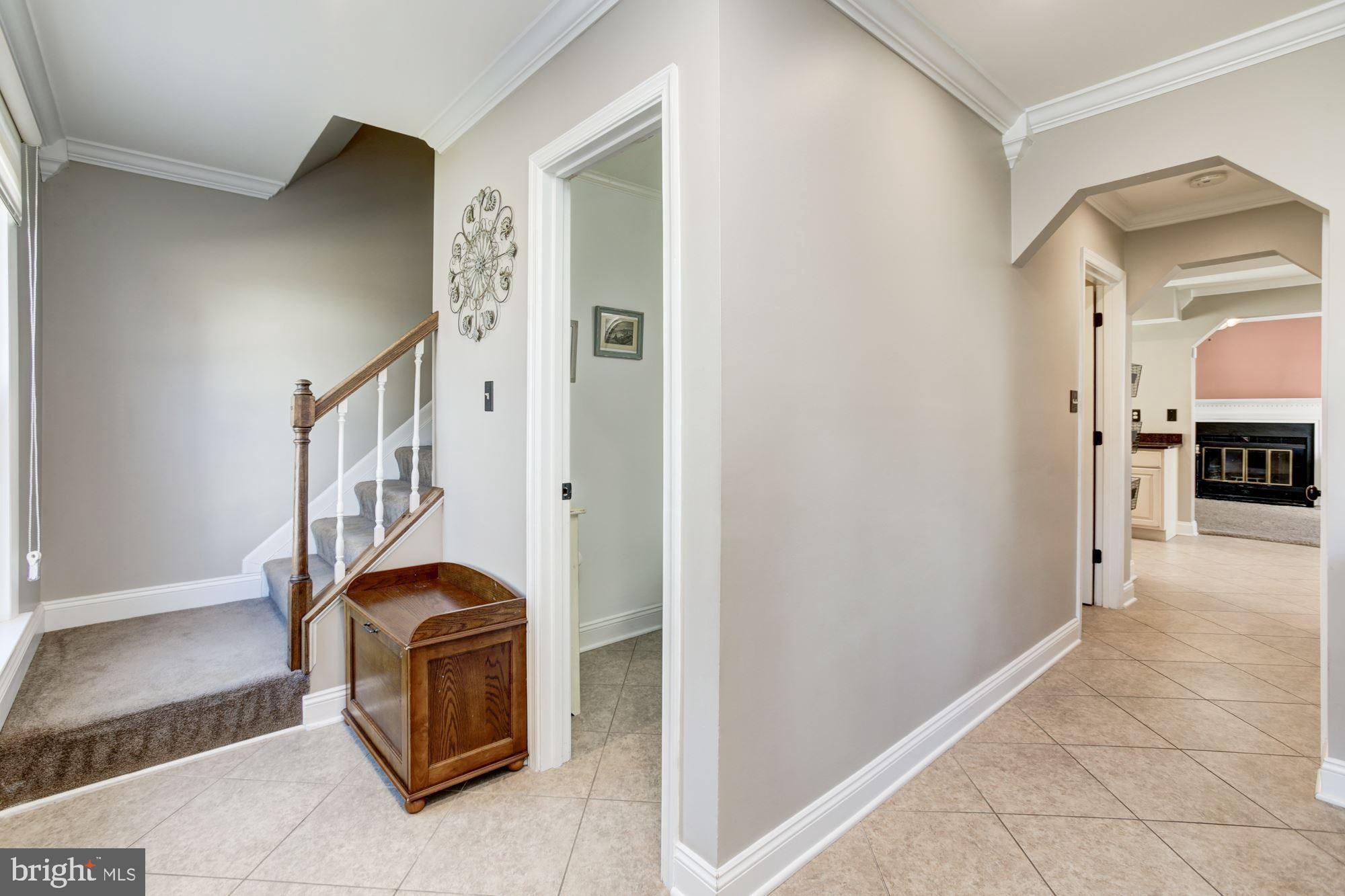 6721 Summer Rambo Court Columbia, MD 21045 - Photo 2 of 48 Foyer