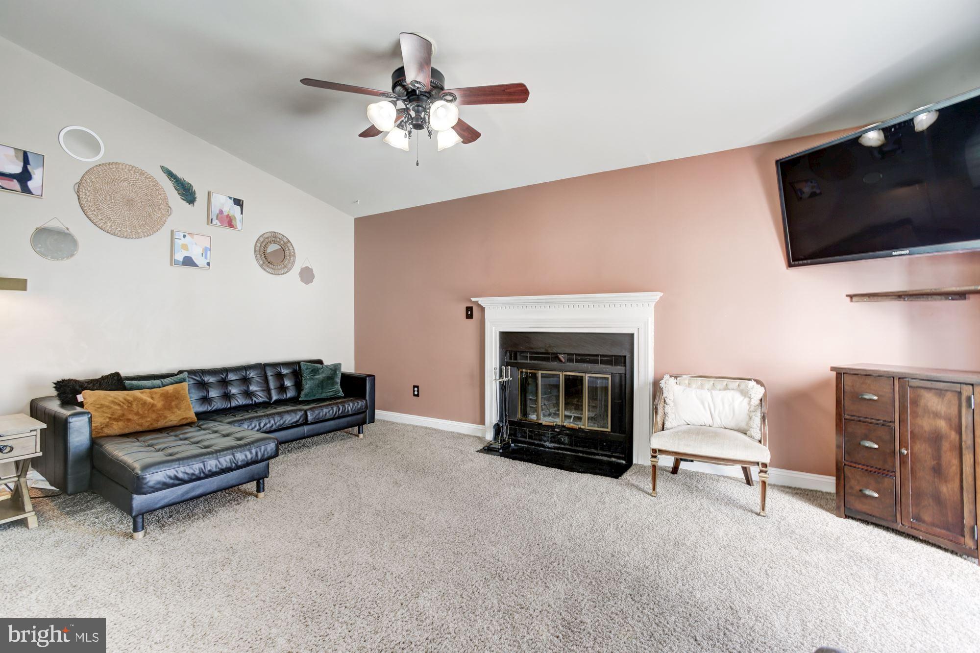 6721 Summer Rambo Court Columbia, MD 21045 - Photo 14 of 48 Family Room | Fireplace | Vaulted Ceilings