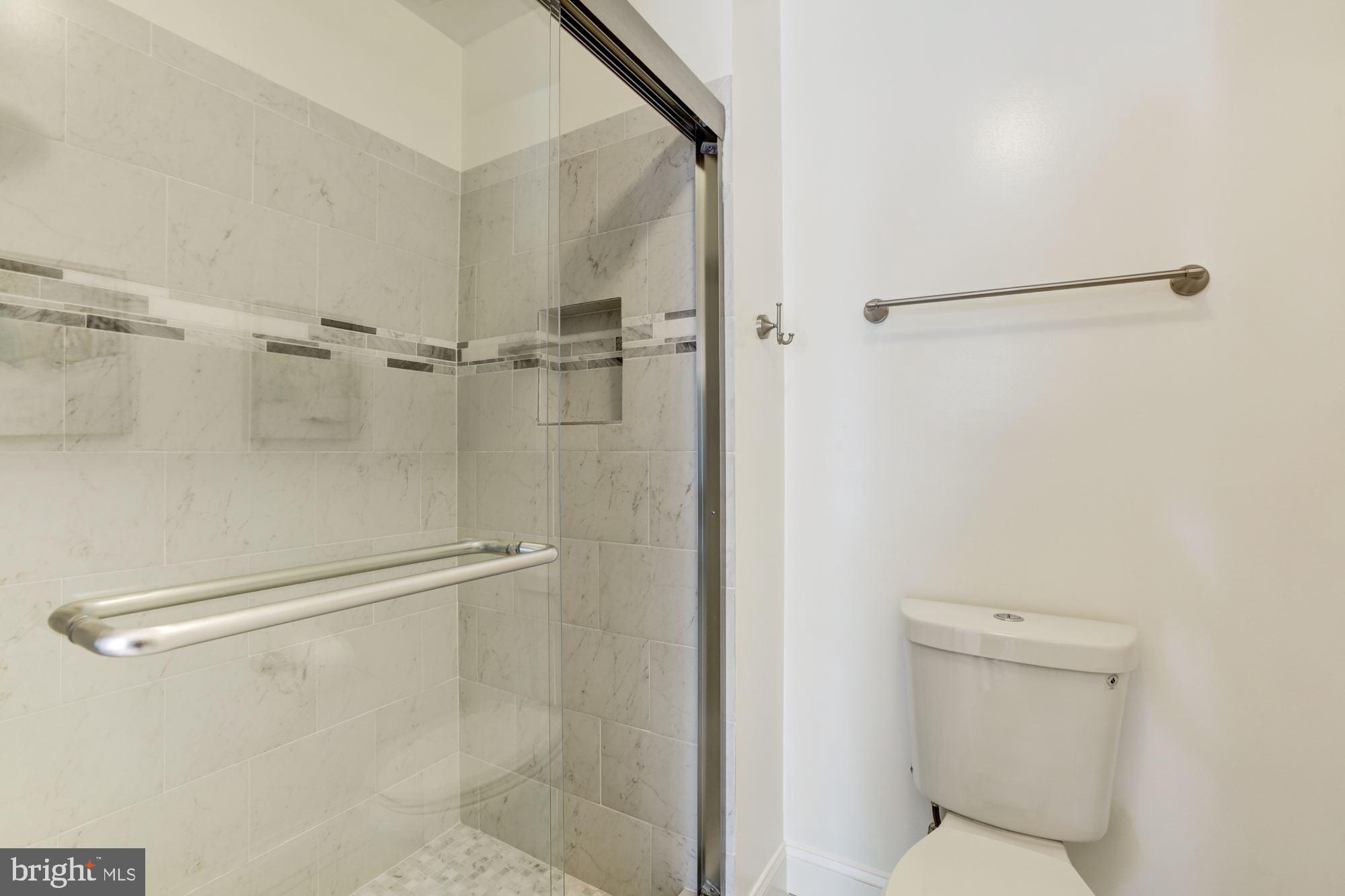 6721 Summer Rambo Court Columbia, MD 21045 - Photo 22 of 48 Primary En-Suite Full Bath