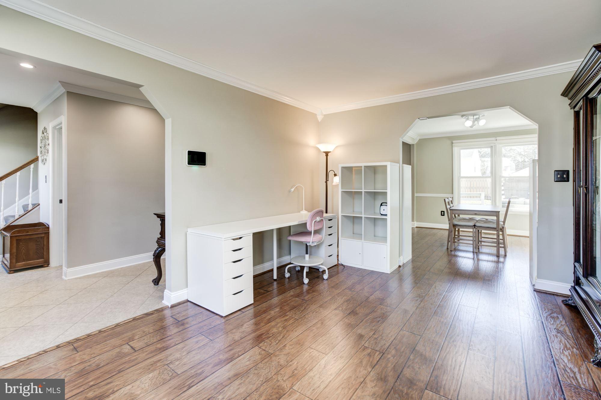6721 Summer Rambo Court Columbia, MD 21045 - Photo 4 of 48 Living Room | Crown Molding