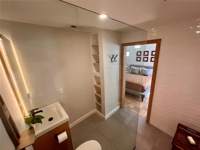 a view of an entryway with workspace
