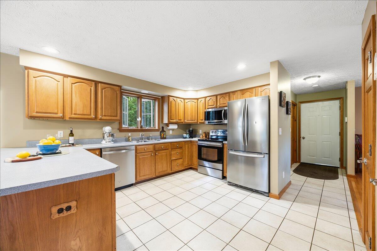 225 Holmes Road Scarborough, ME 04074 - Photo 6 of 37 06-225 Holmes-6