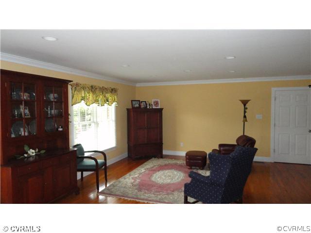 11000 Halifax Road Petersburg, VA 23805 - Photo 4 of 12 Living Room