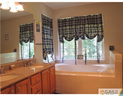 36 Yorktown Road Monmouth Junction, NJ 08852 - Photo 14 of 25 Gallery Image 14