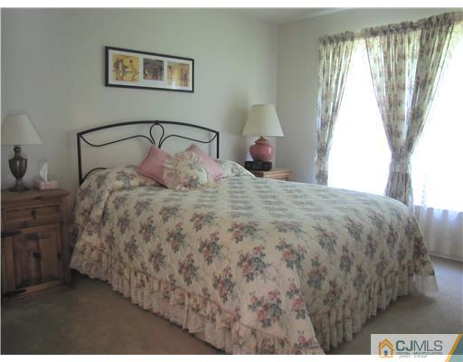 36 Yorktown Road Monmouth Junction, NJ 08852 - Photo 15 of 25 Gallery Image 15