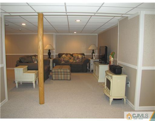 36 Yorktown Road Monmouth Junction, NJ 08852 - Photo 17 of 25 Gallery Image 17